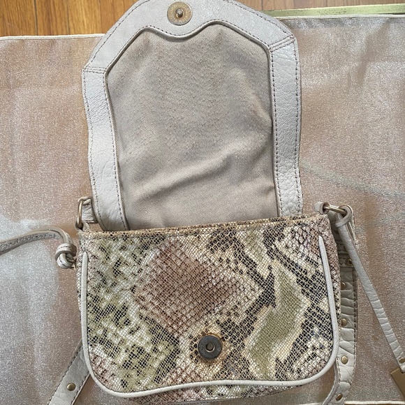 Remi & Emmy snake print cross body mini bag, color: Neutrals - Picture 4 of 8